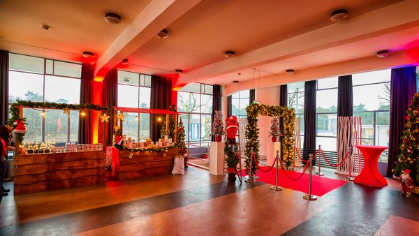 Kerstmarkt in een zaal