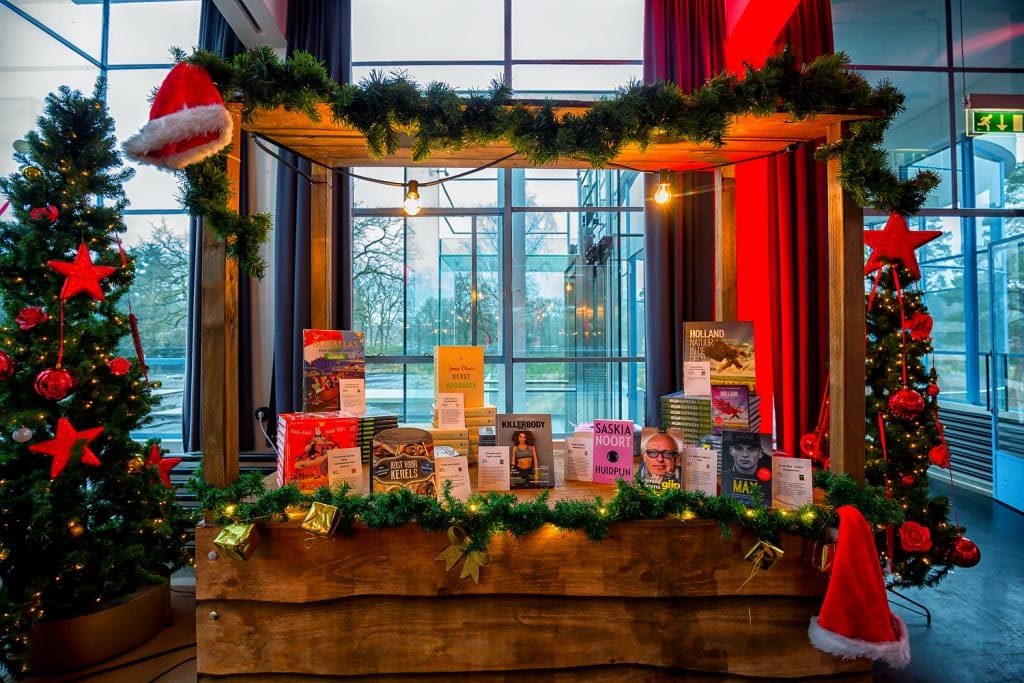 Kerst marktkraam met boeken