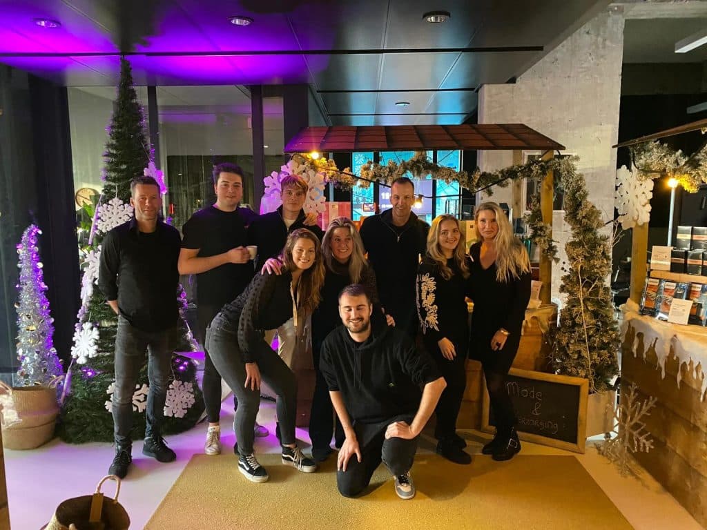 Het team voor de kerstmarkt van Vesteda Investment Management