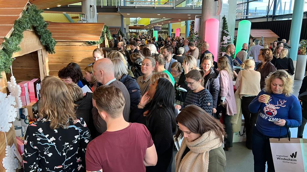 Kerstmarkt bij hogeschool windesheim