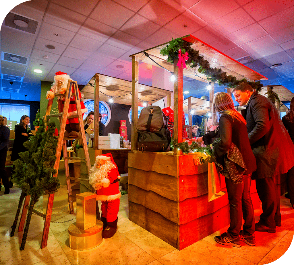 Verlichten kerstkramen op de kerstmarkt