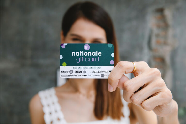 Nationale-Giftcard-Vrouw-Mockup-klein - More Than Gifts Nationale Giftcard mockup