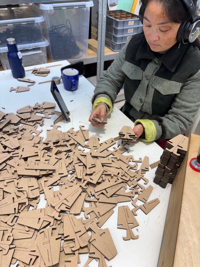 Productie telefoonhouder - More Than Gifts Productie telefoonhouder